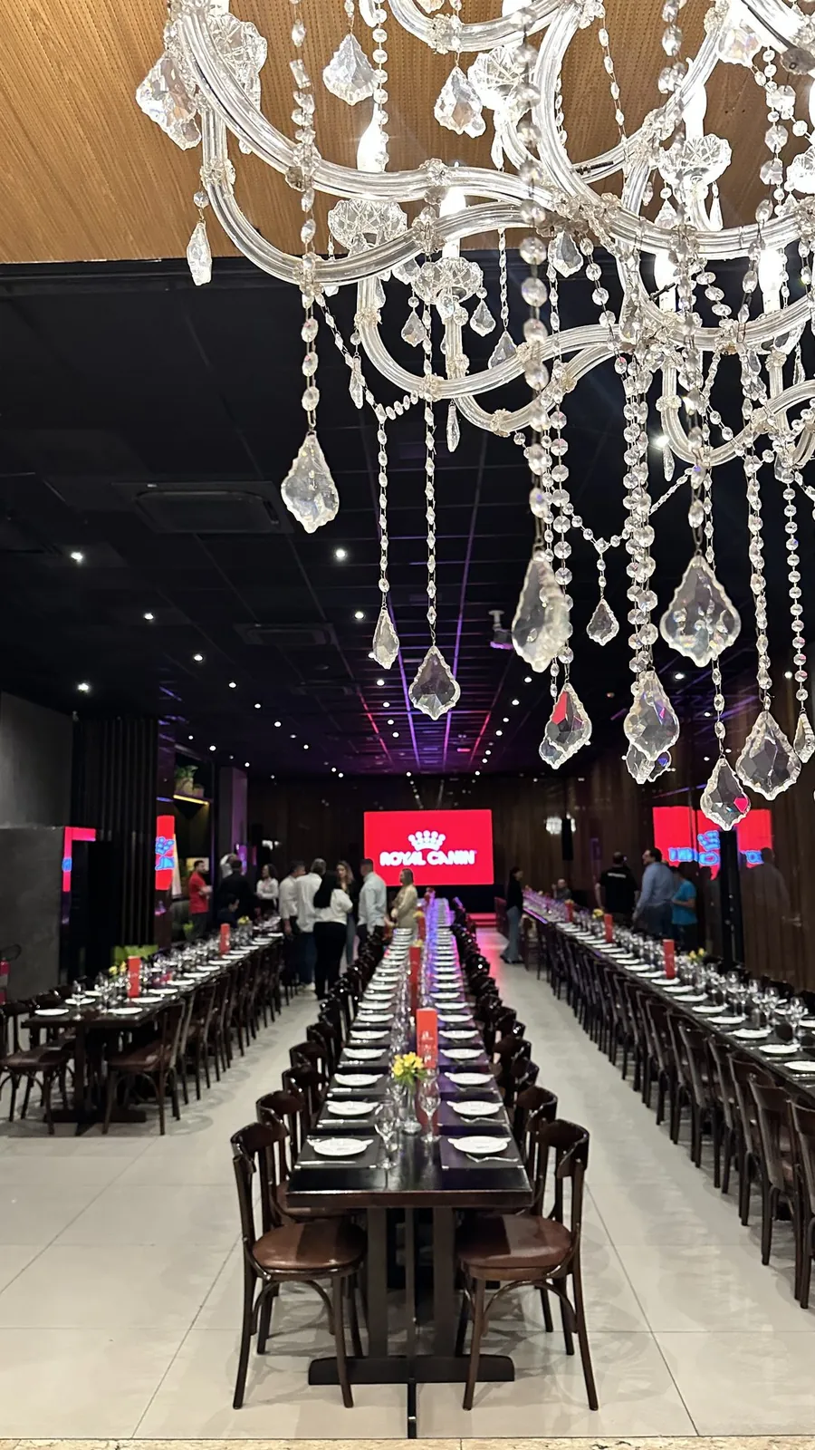 Ambientação de jantar corporativo